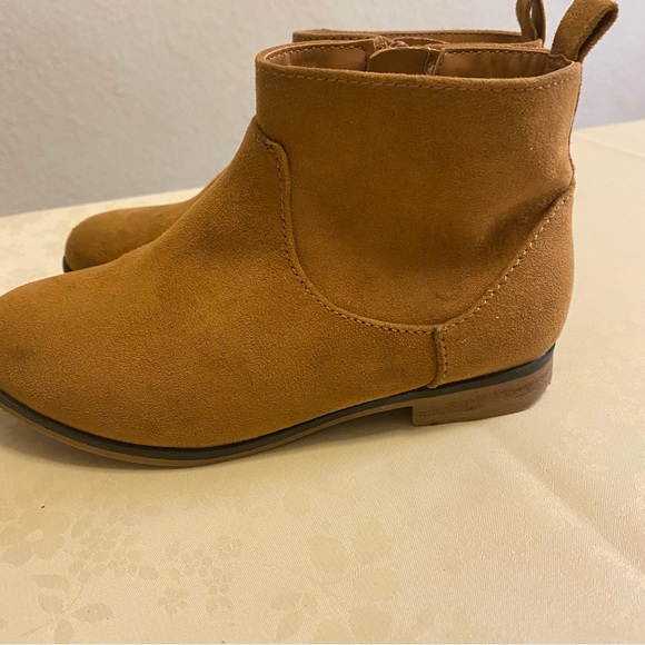 2 pair of Booties and 1 pair of moccasin slippers size 10 - Picture 6 of 16